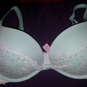 2 Victoria's secret bras 36 C